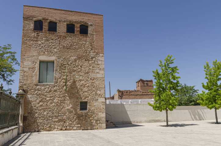 52 - Comunidad de Madrid - Alcala de Henares - murallas - torreon de la Fuente